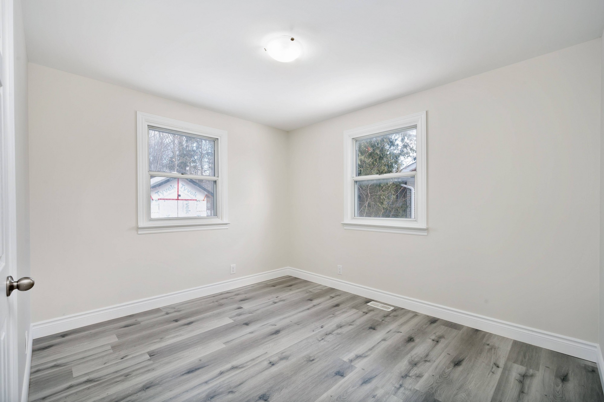 52 Cundles Rd