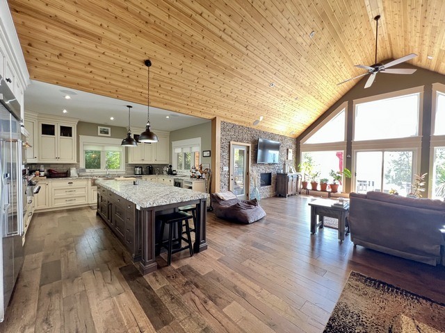 128 Georgian Beach Ln.