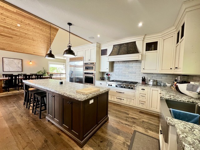 128 Georgian Beach Ln.