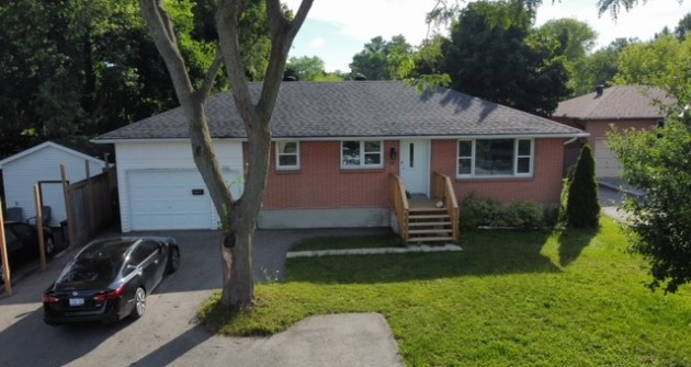 29 Parkdale Cres,  Lower