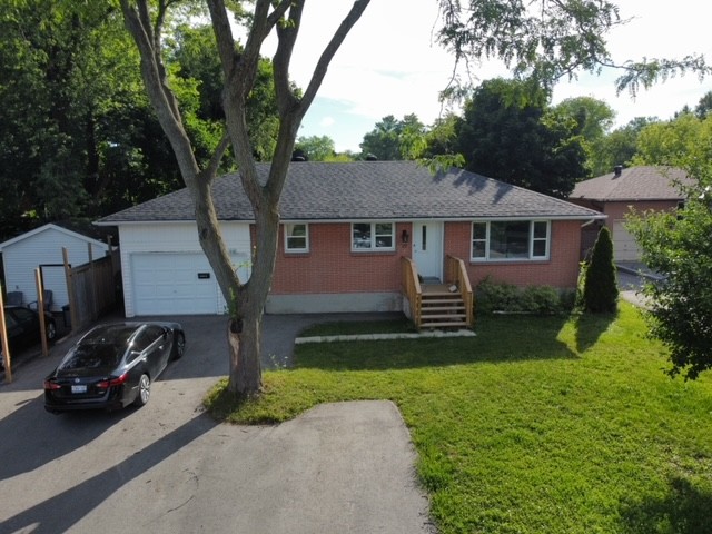 29 Parkdale Cres,  Lower