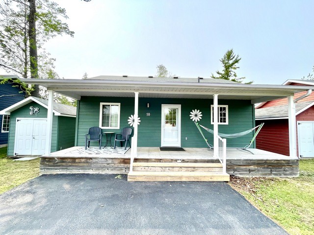 91 Theme Park Dr, Wasaga Beach