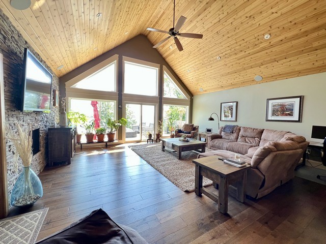 128 Georgian Beach Ln.