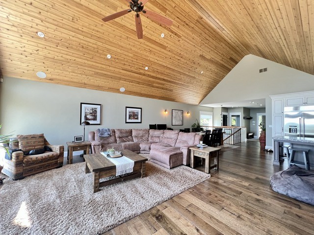 128 Georgian Beach Ln.