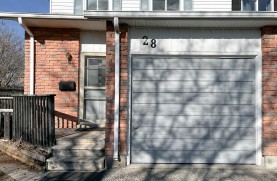 28 Bluejay Dr, Upper