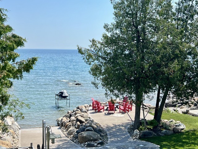 128 Georgian Beach Ln.