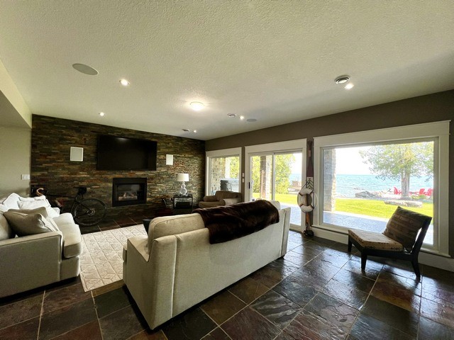 128 Georgian Beach Ln.