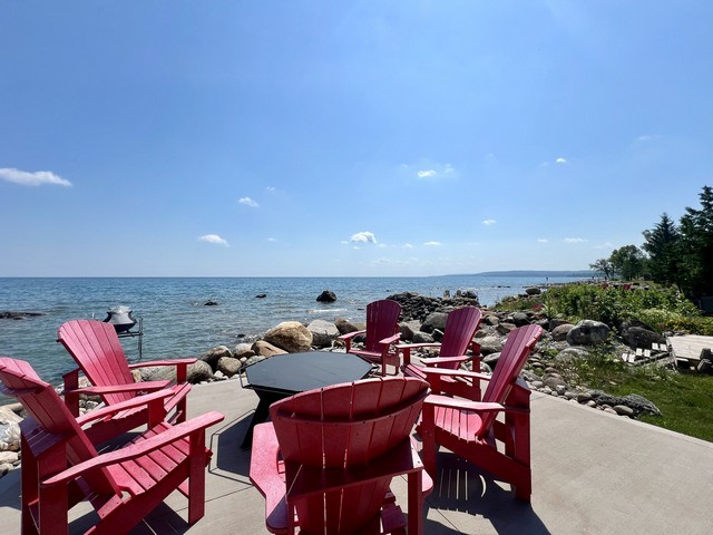 128 Georgian Beach Ln.