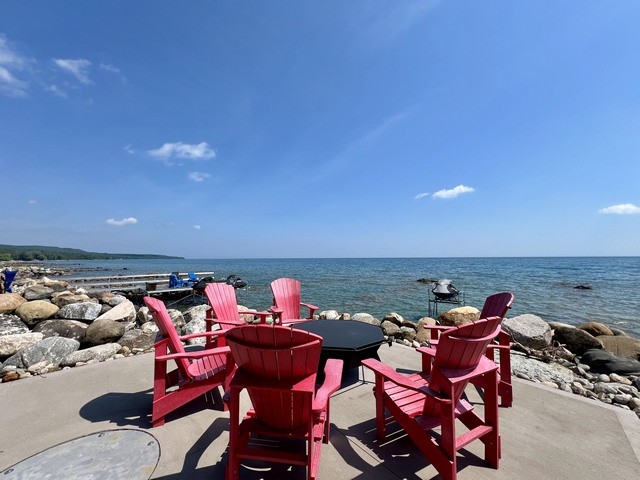 128 Georgian Beach Ln.
