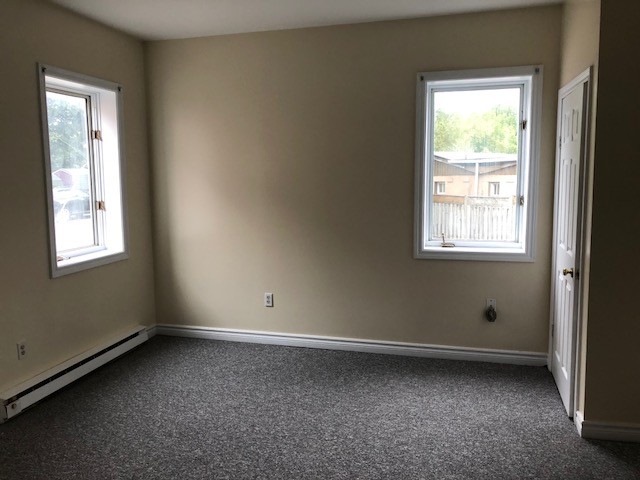 160 Dunlop St W, #5, Bachelor
