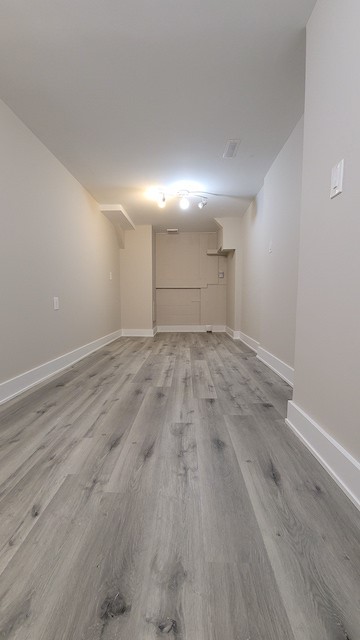 29 Parkdale Cres,  Lower