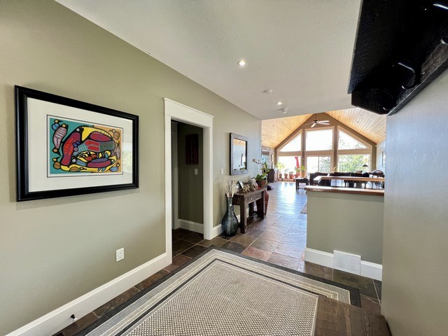 128 Georgian Beach Ln.