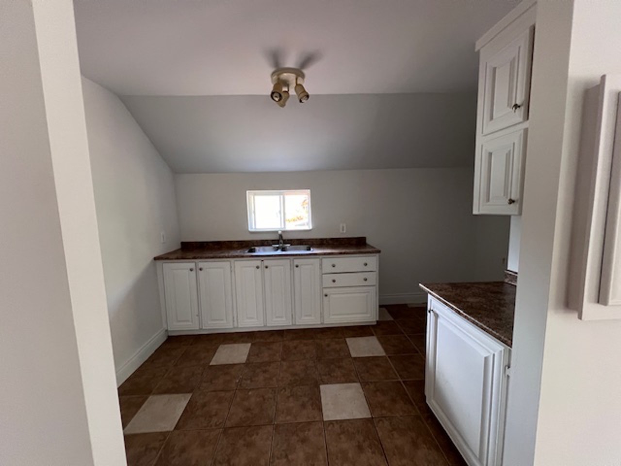 8120 Main St # 4, Everett