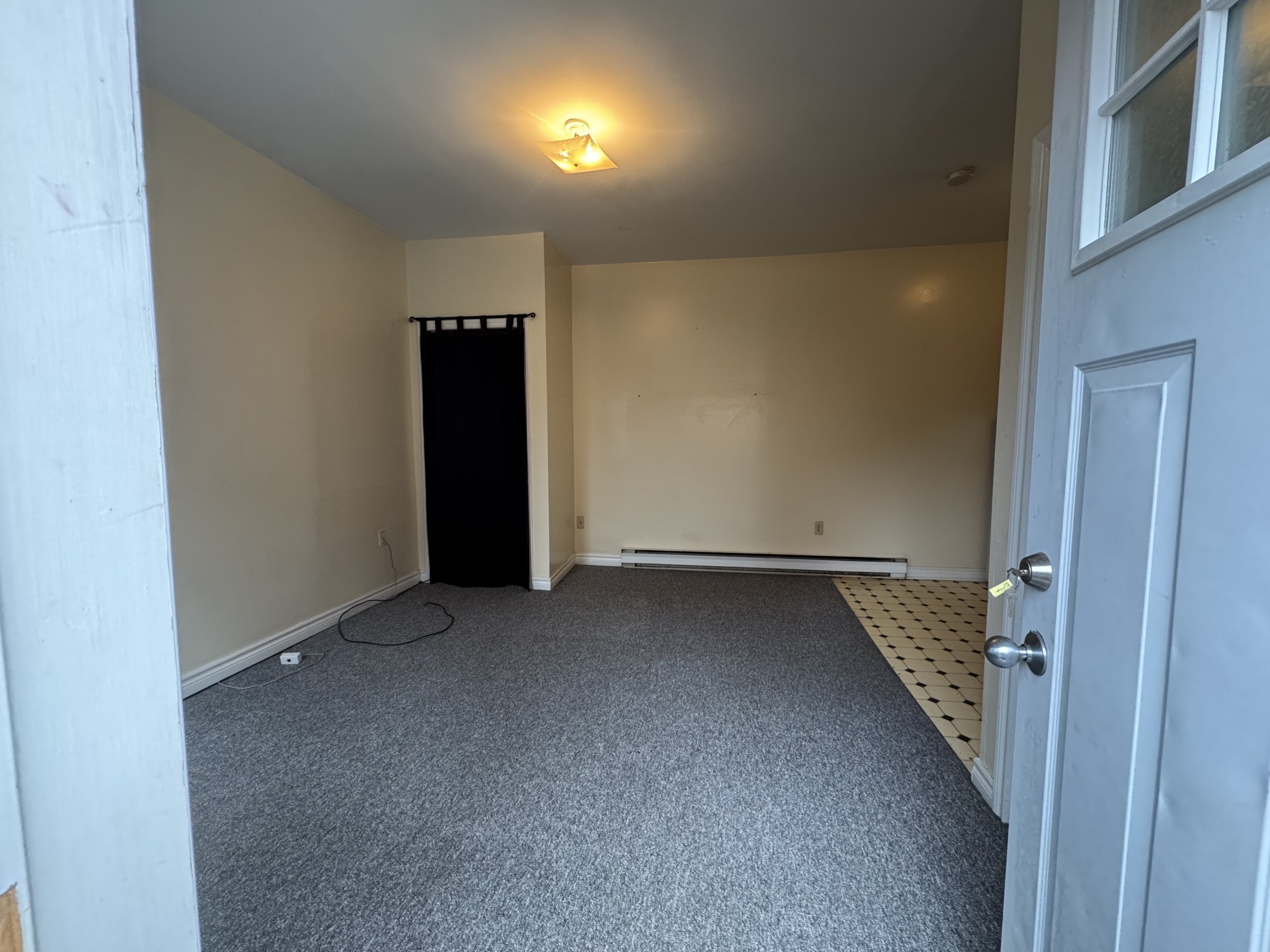160 Dunlop St W, #5, Bachelor