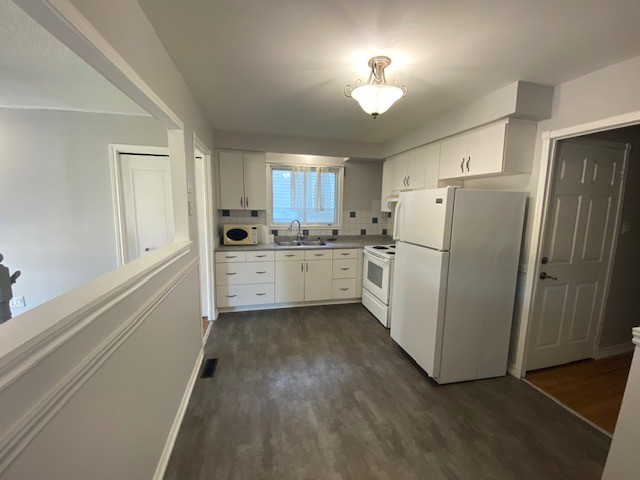 83 Daphne, Upper