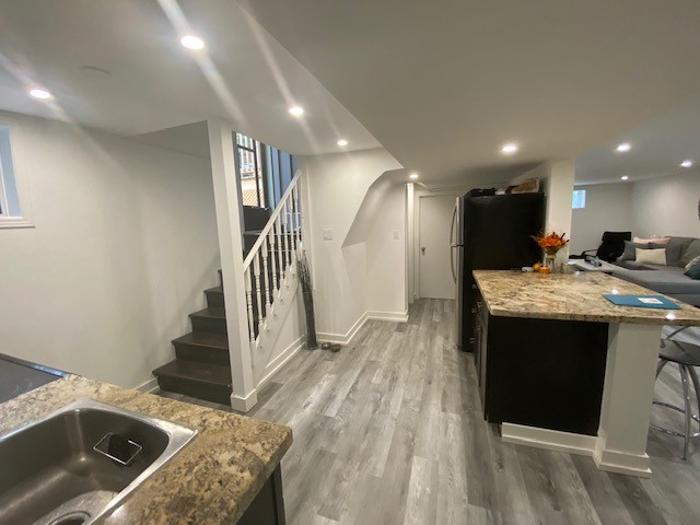 185 Wellington St E, Lower