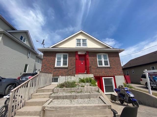 156 Dunlop St W #3