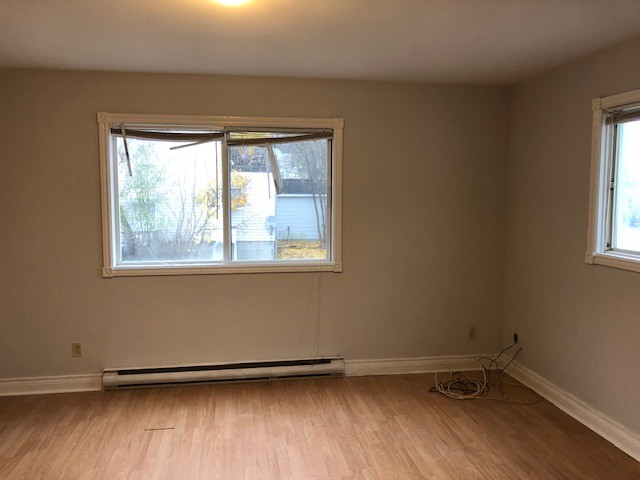 36 Coldwater Rd W. #4