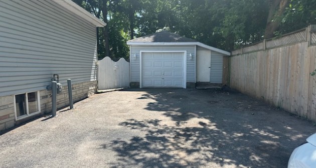 329 Mississaga St W