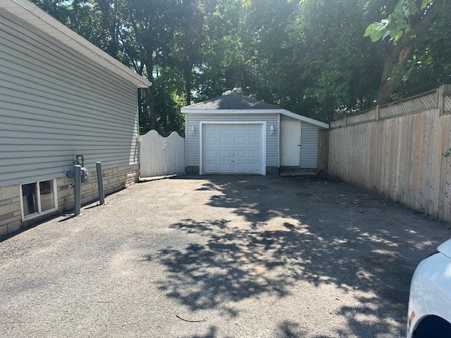 329 Mississaga St W