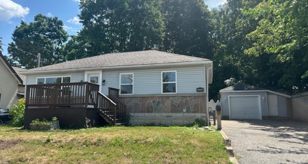 329 Mississaga St W