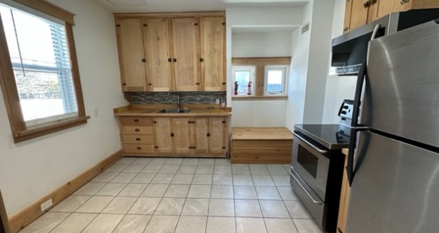 15 Frances, Main Floor