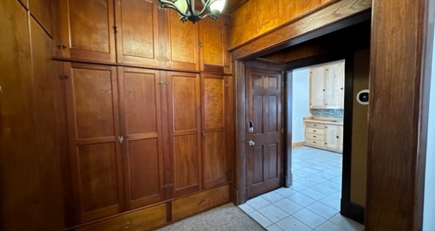 15 Frances, Main Floor