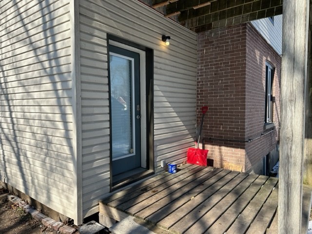 15 Frances, Main Floor