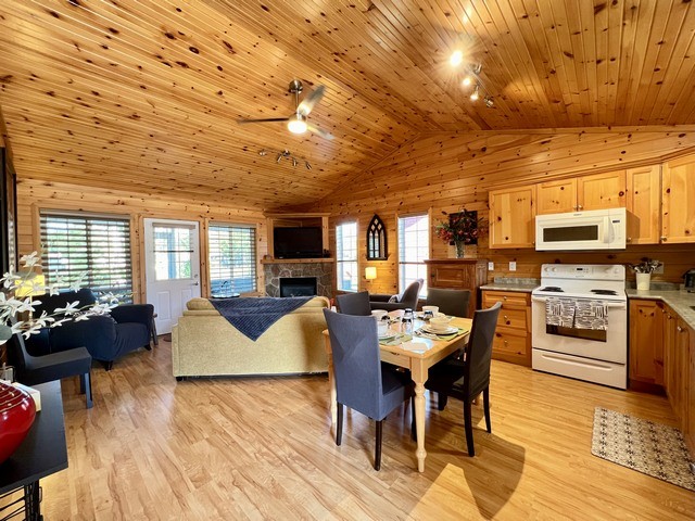 91 Theme Park Dr, Wasaga Beach