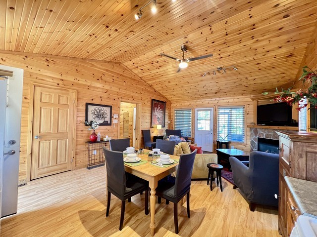 91 Theme Park Dr, Wasaga Beach