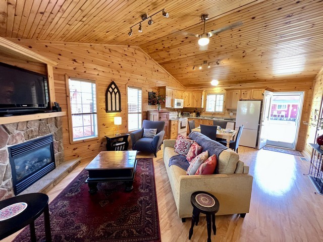 91 Theme Park Dr, Wasaga Beach