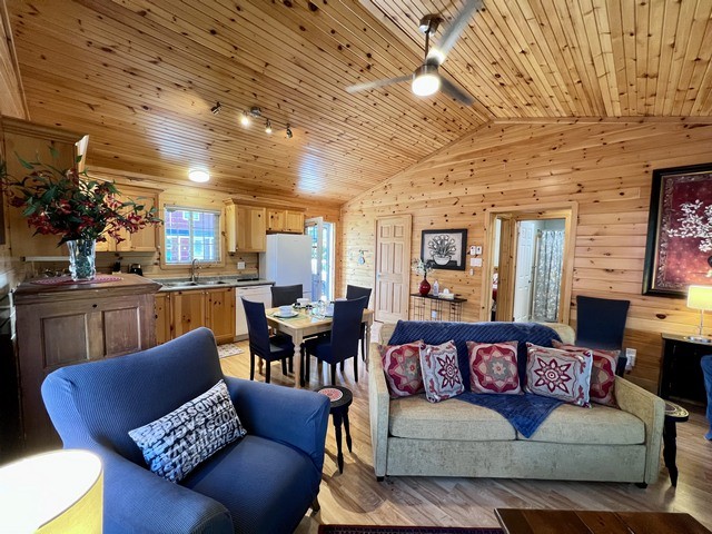 91 Theme Park Dr, Wasaga Beach
