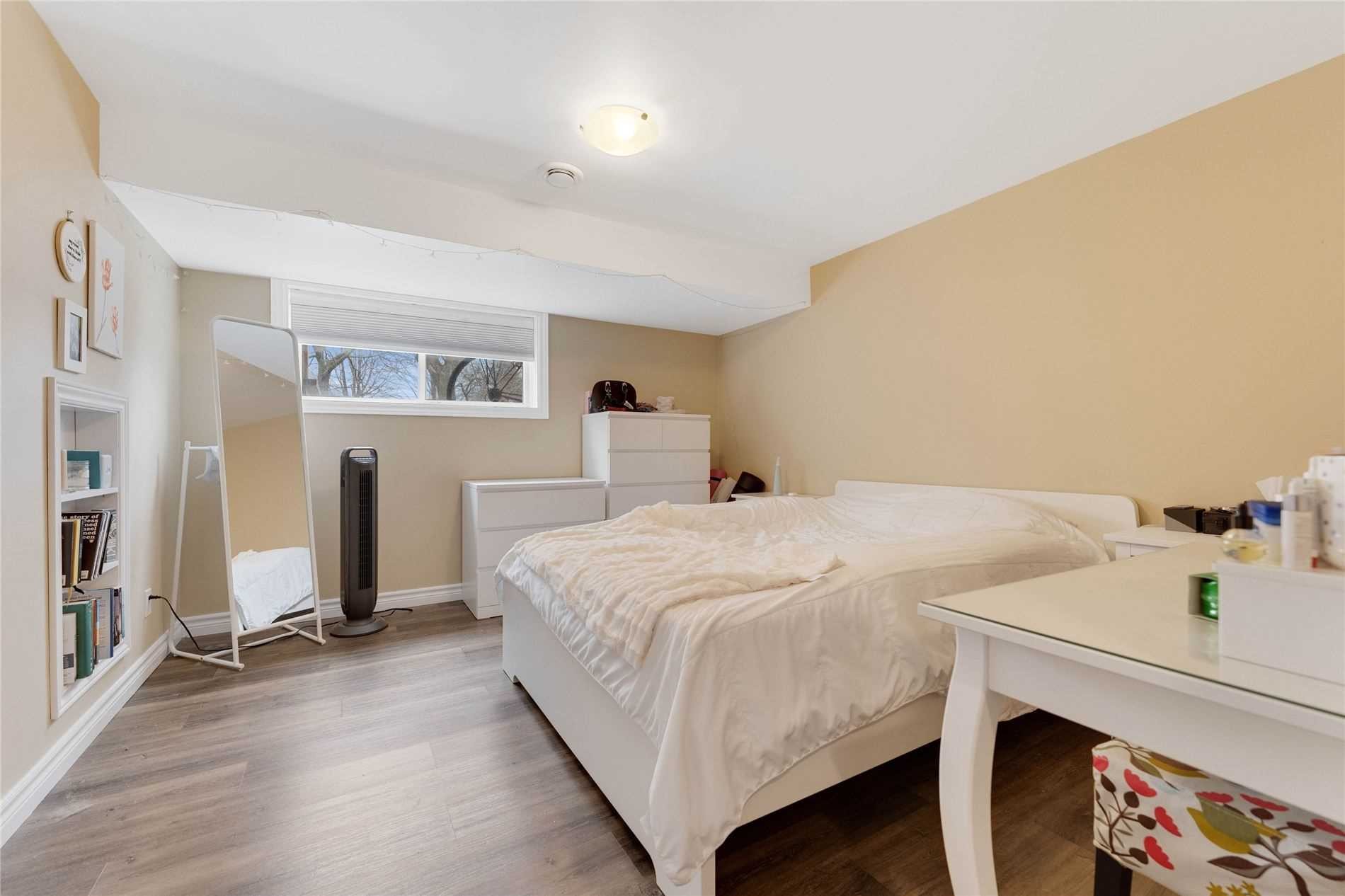 41 Simcoe, Lower