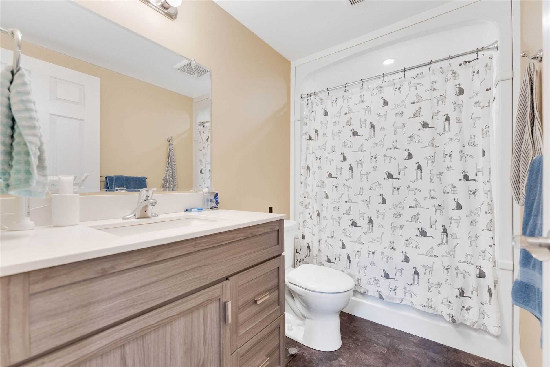 41 Simcoe, Lower