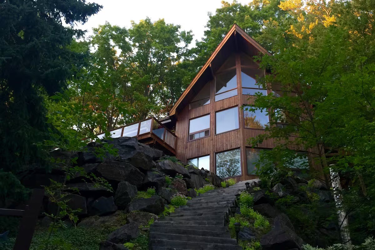 10 Pine Hill, Upper (Horseshoe Valley)