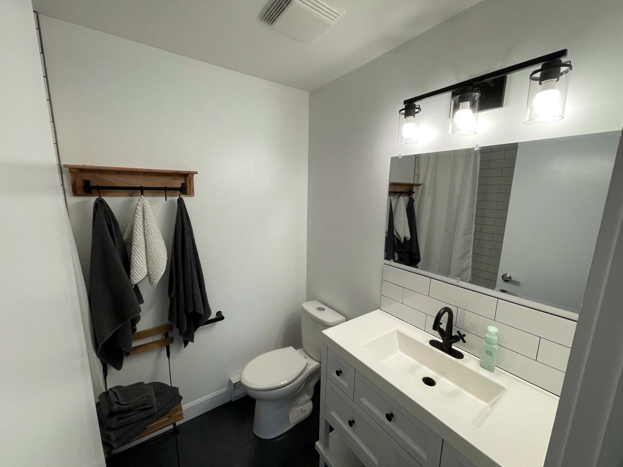 17 Dawson Dr, #33