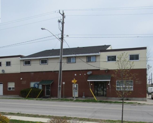 78 West St S